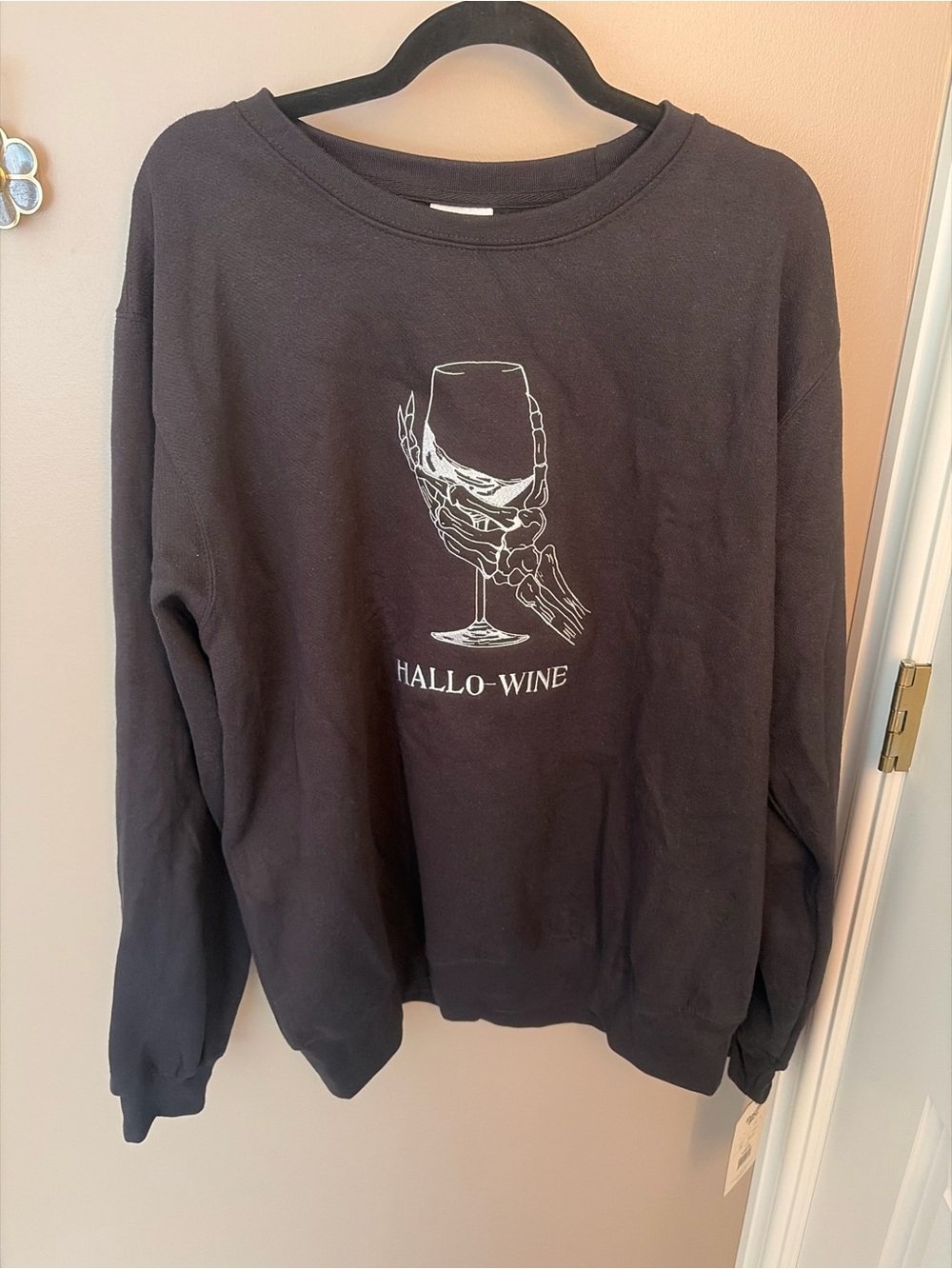 Hallo-Wine Graphic Black Sweatshirt